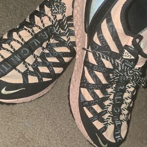 Nike Black and Tan Athletic Shoes with Woven Design Acg Luminating Fornight